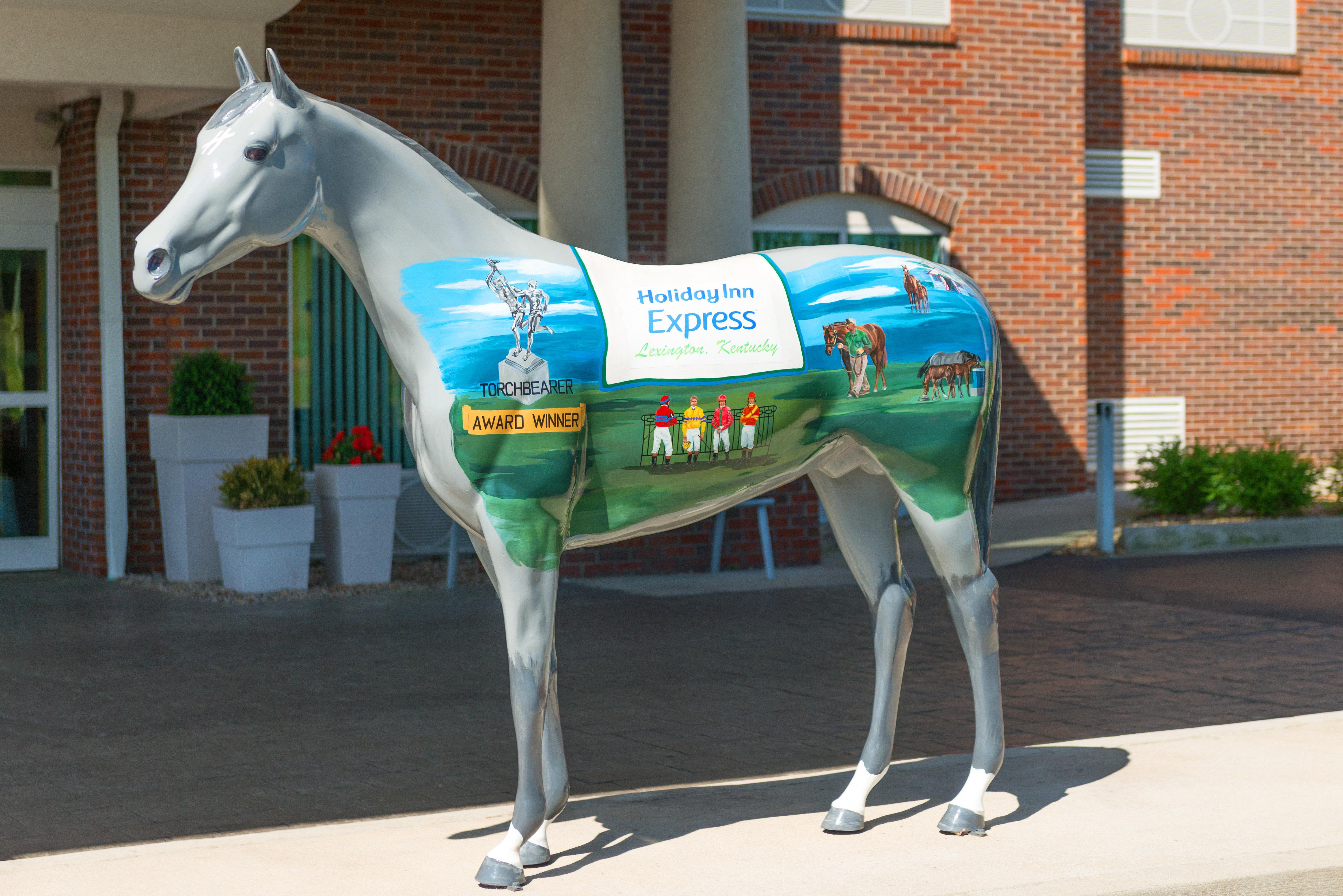 Holiday Inn Express & Suites Lexington Downtown Area-Keeneland By Ihg Exterior foto