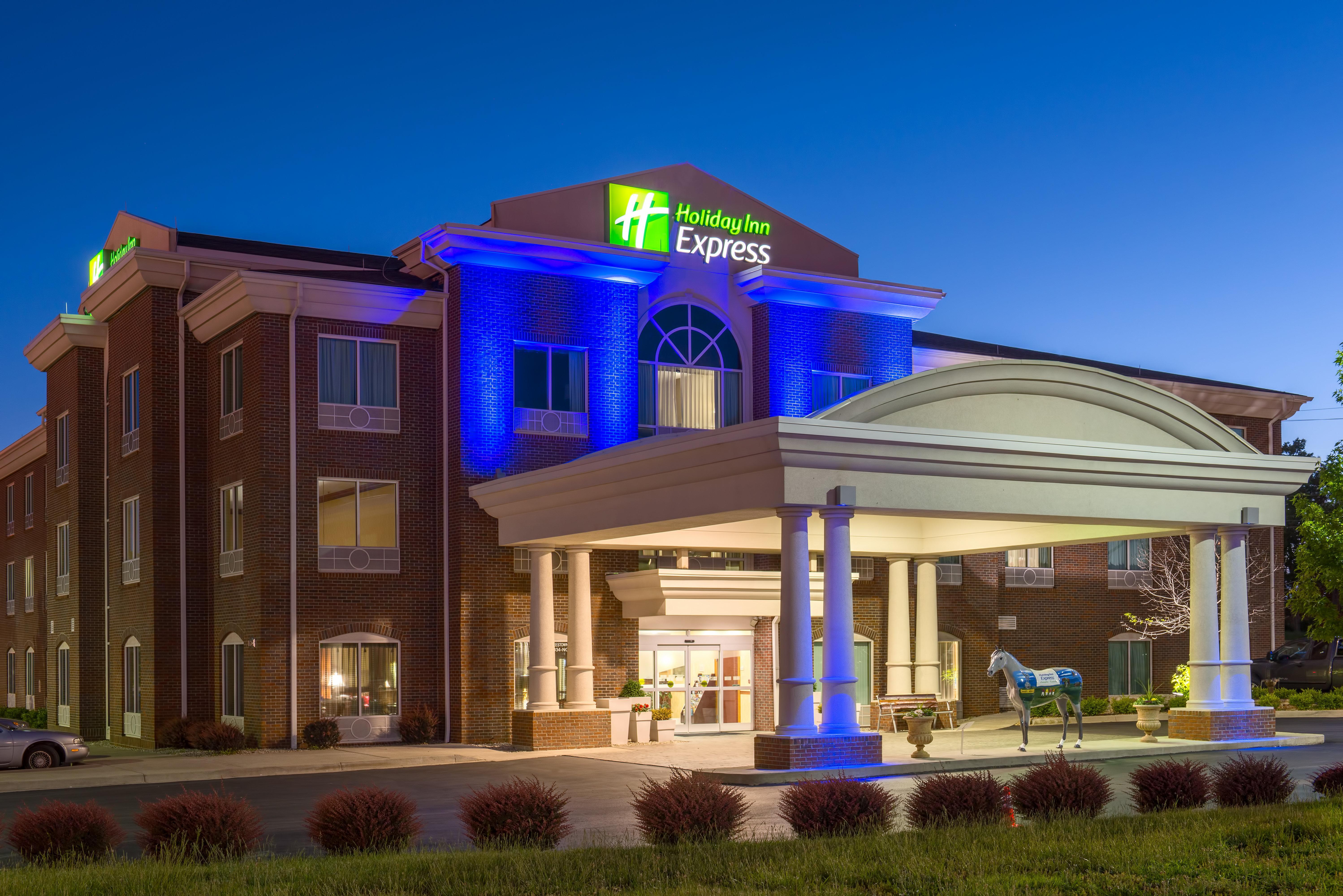 Holiday Inn Express & Suites Lexington Downtown Area-Keeneland By Ihg Exterior foto