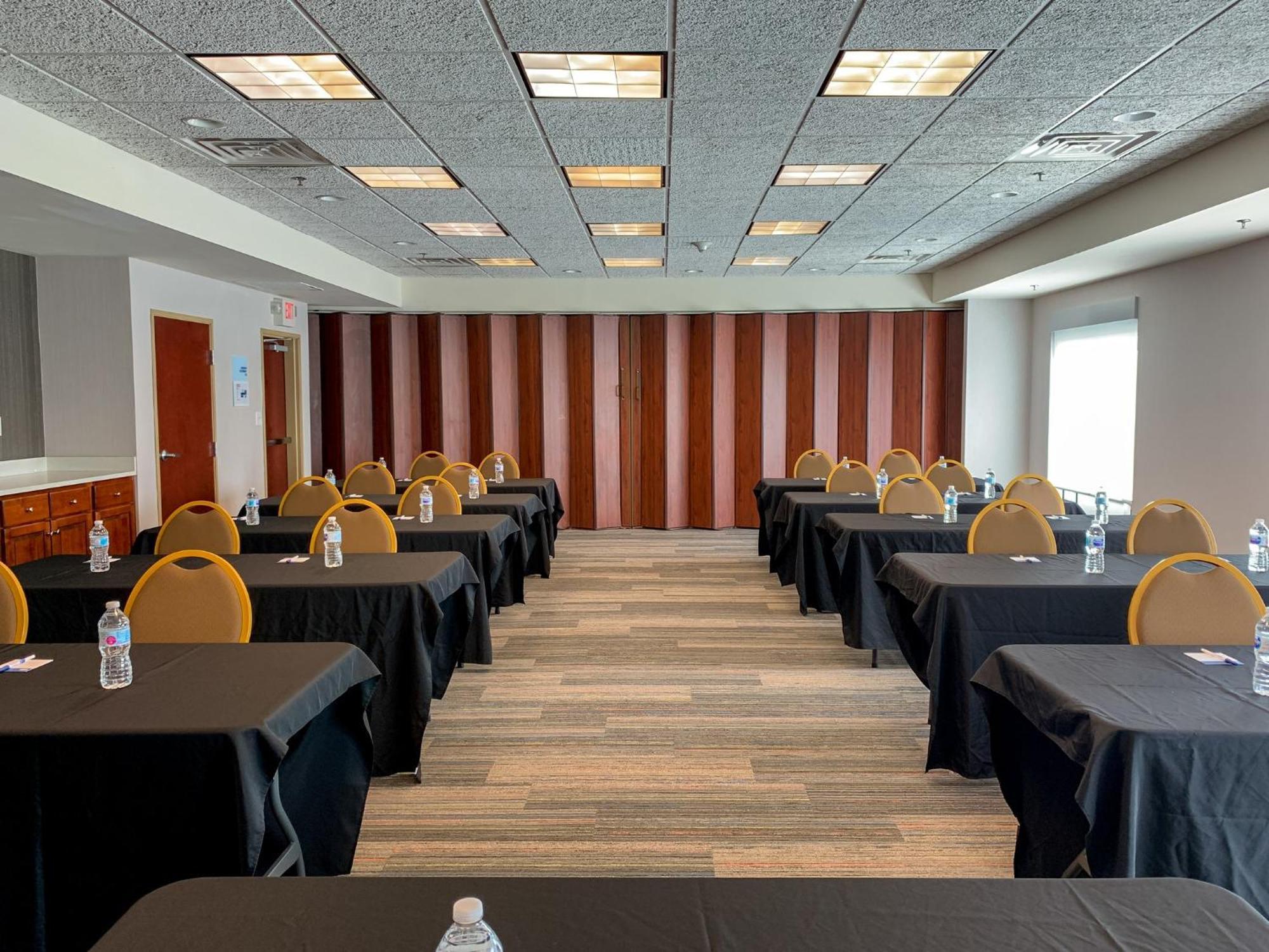 Holiday Inn Express & Suites Lexington Downtown Area-Keeneland By Ihg Exterior foto