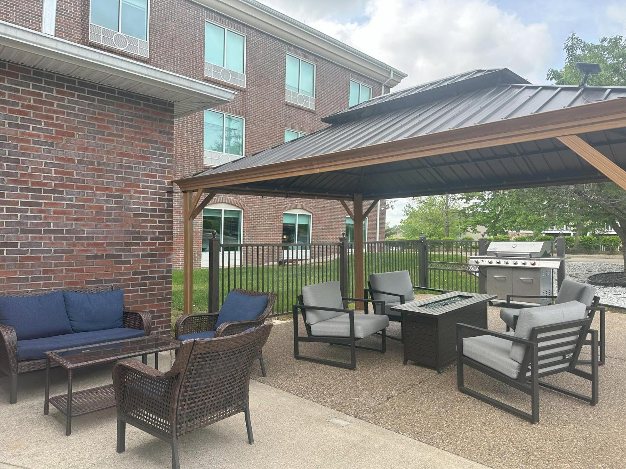 Holiday Inn Express & Suites Lexington Downtown Area-Keeneland By Ihg Exterior foto
